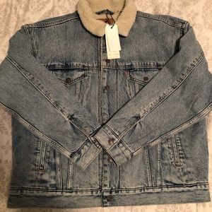 Levi’s Sherpa-lined Oversized Trucker Jacket NWT